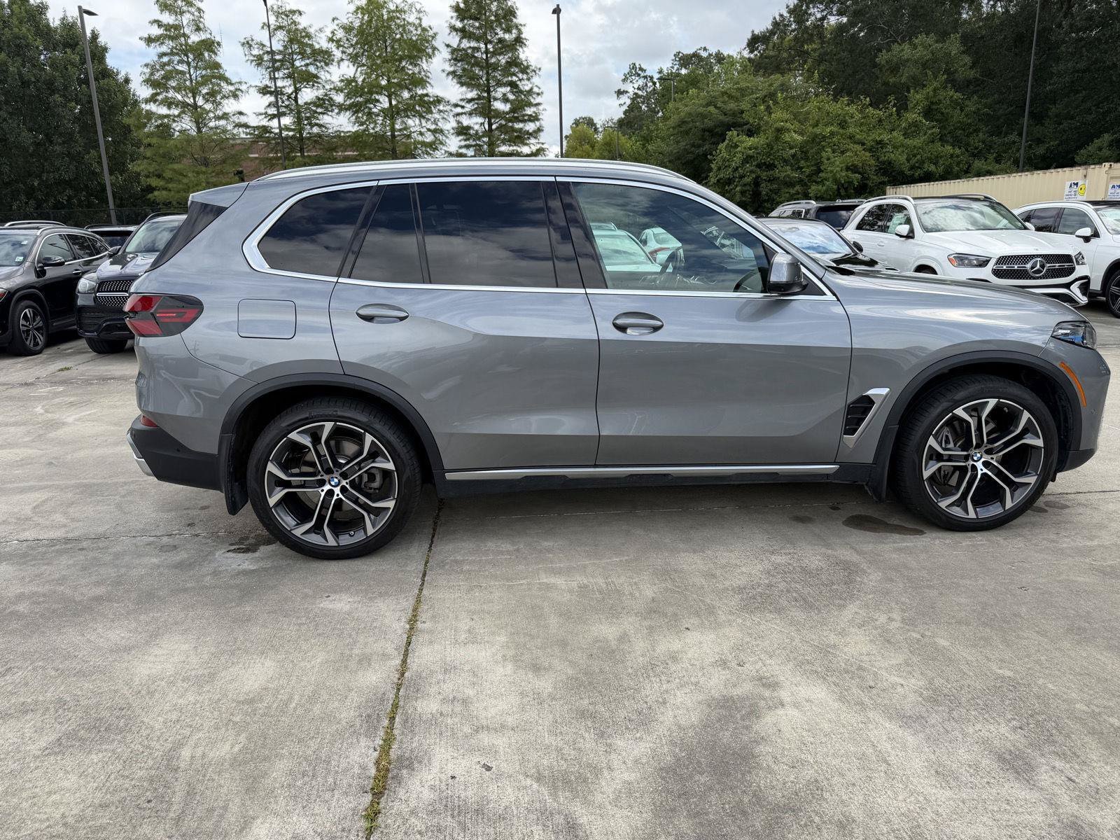 Used 2025 Skyscraper Grey Metallic BMW sDrive40i image 27