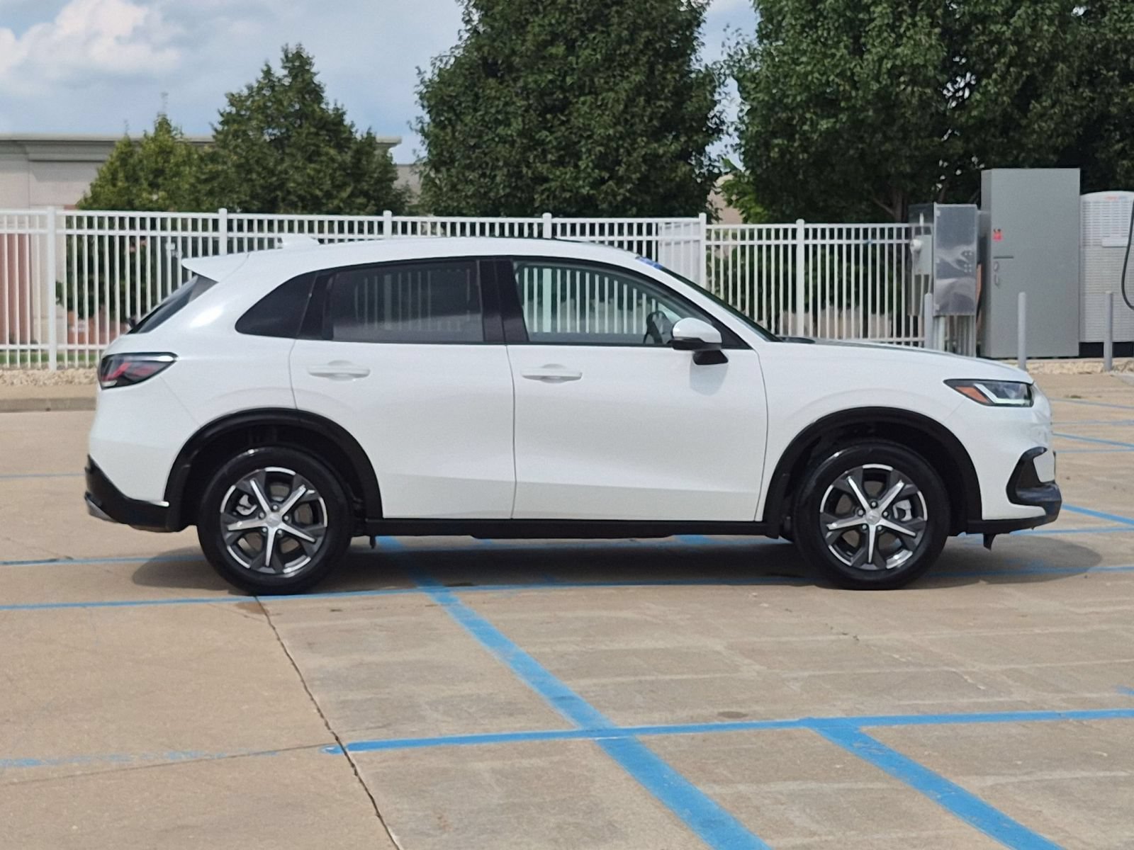 Certified Used 2025 Platinum White Pearl Honda EX-L image 5