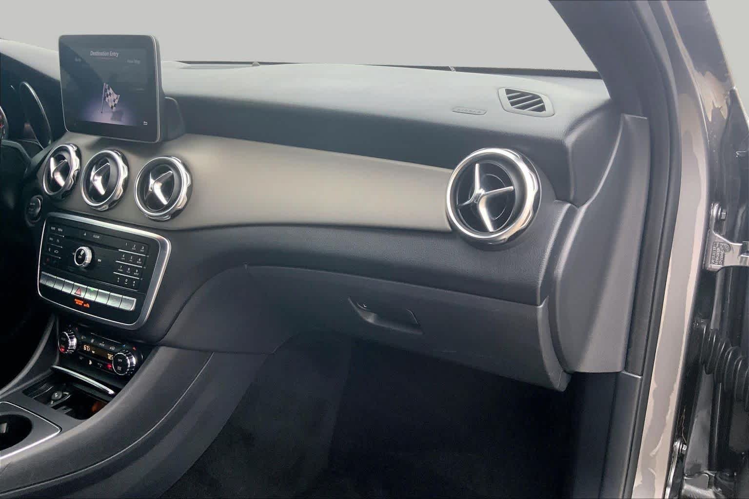 Used 2019 Mountain Grey Metallic Mercedes-Benz GLA 250 image 17
