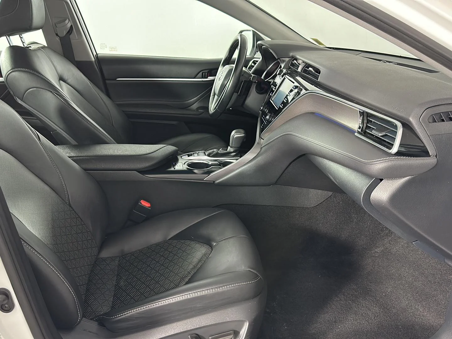 Used 2018 Pearl Toyota XSE image 24