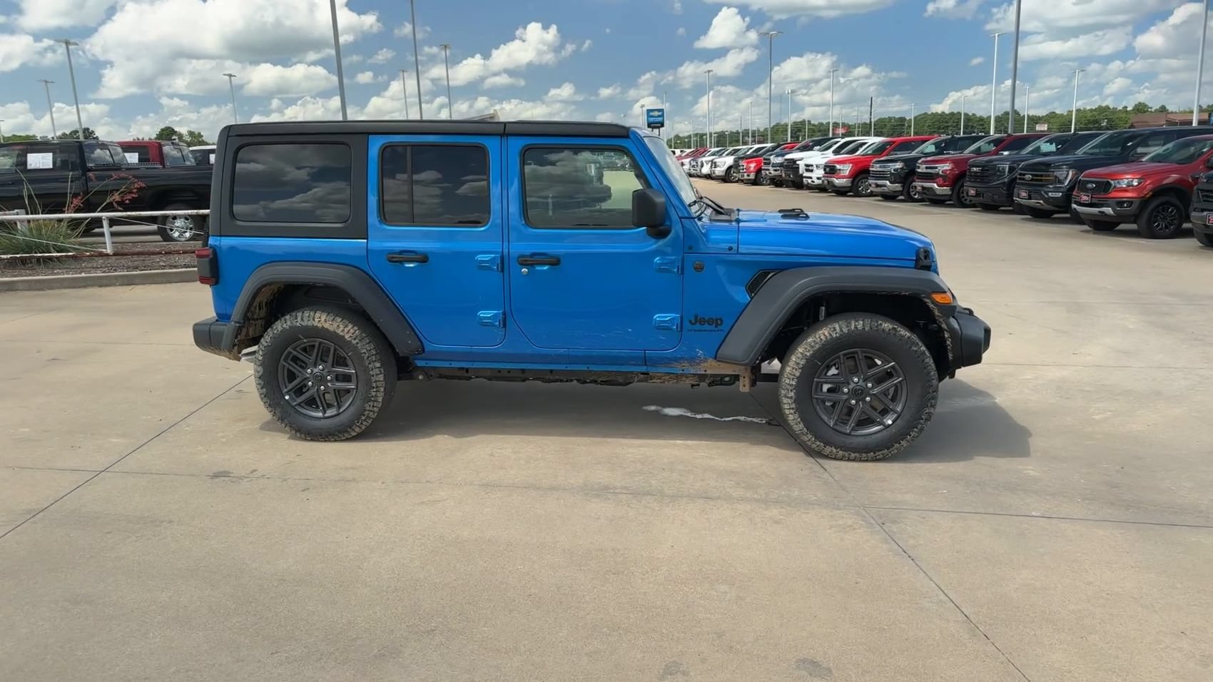 New 2024 Hydro Blue Pearlcoat Jeep Sport S image 9