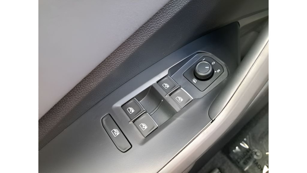 New 2026 Silver Volkswagen 1.5T SE image 22