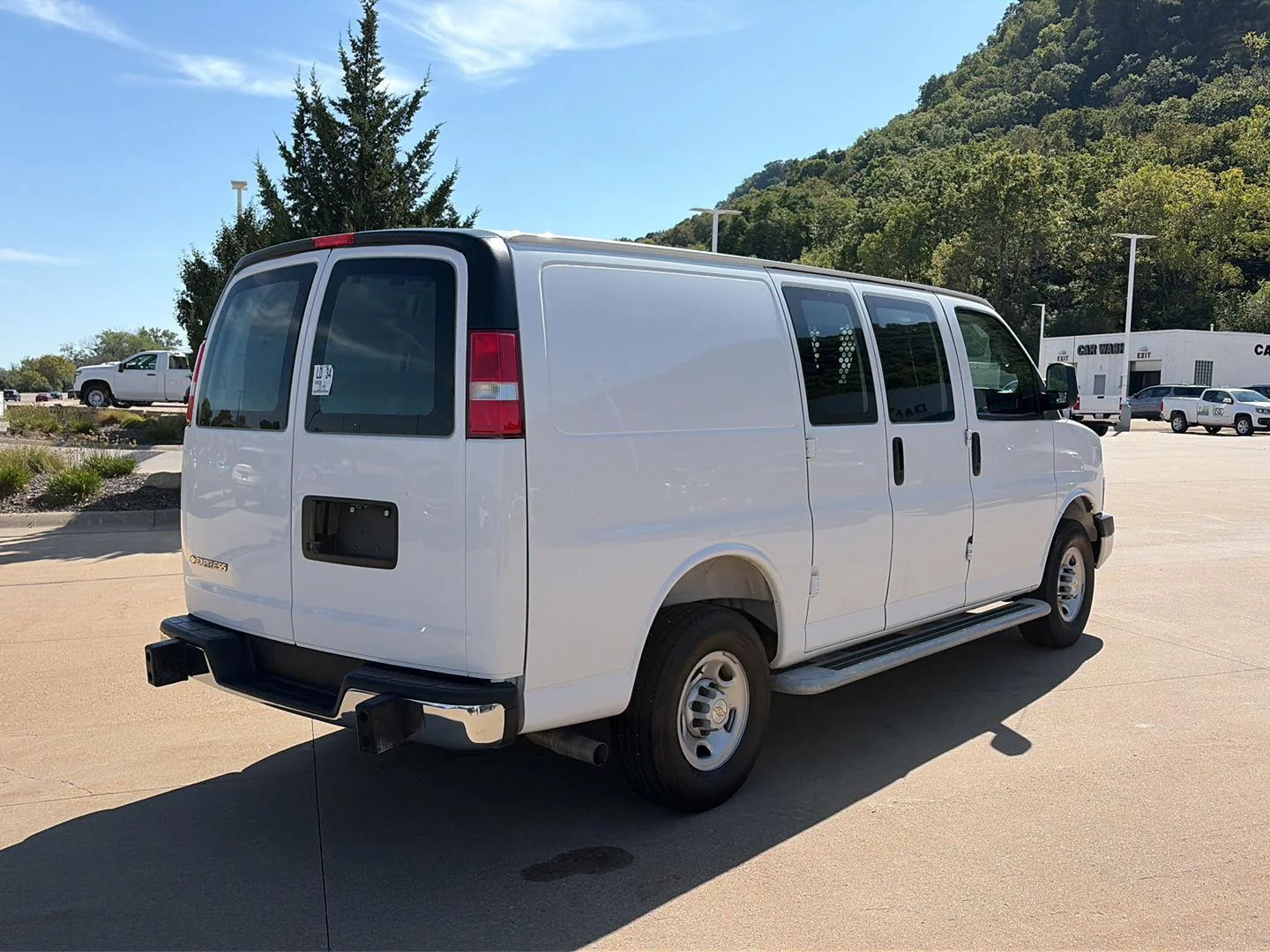 Used 2025 Summit White Chevrolet WT image 3