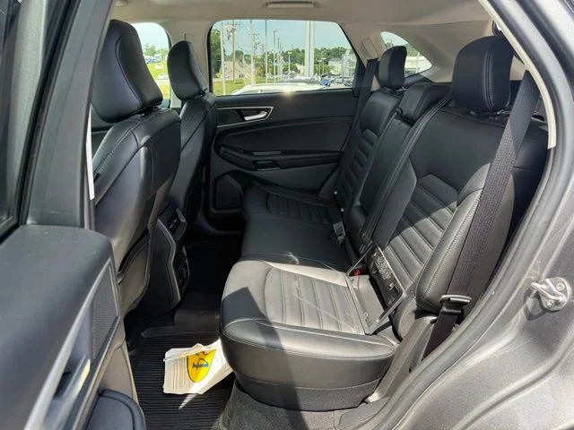 Used 2024 Gray Ford SEL image 18