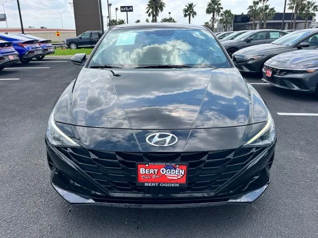 Used 2023 Black Hyundai SEL image 2