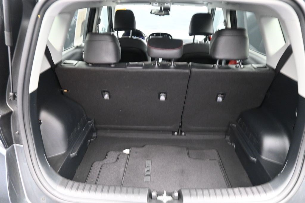 Used 2023 Gravity Gray Kia GT-Line image 9