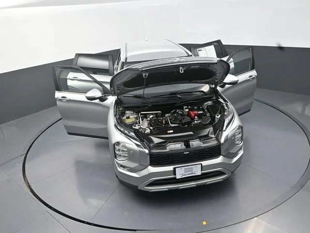 Used 2023  Mitsubishi  image 30