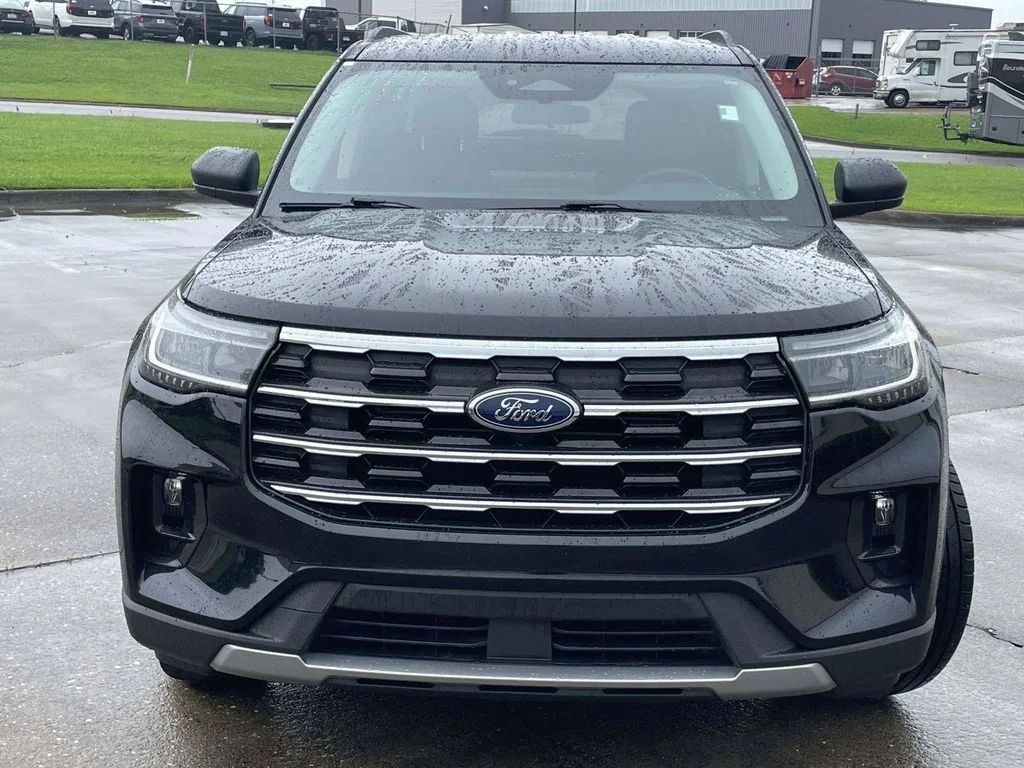 Used 2025 Black Metallic Ford Active image 8
