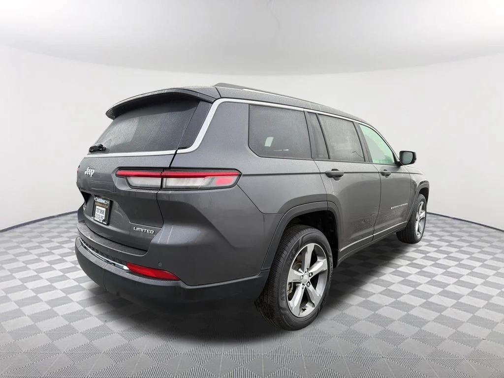 Used 2022 Gray Jeep Limited image 5