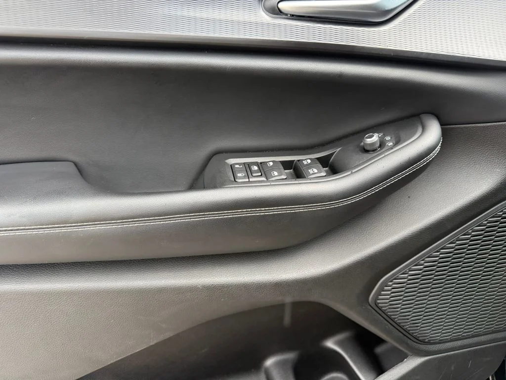 Used 2023 Black Jeep Altitude image 5