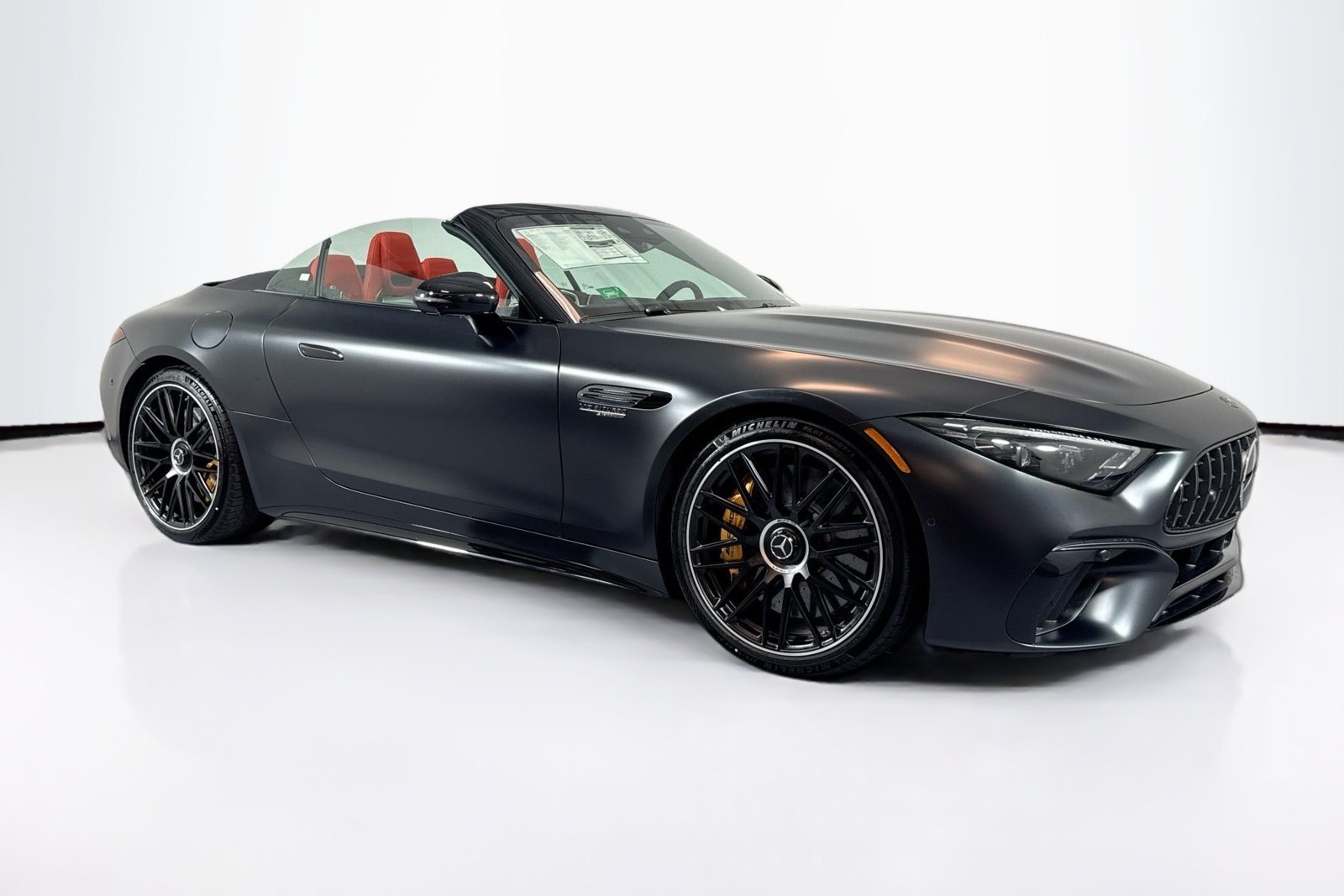 New 2026 MANUFAKTUR Night Black Magno Mercedes-Benz AMG® SL 63 S E Performance image 3