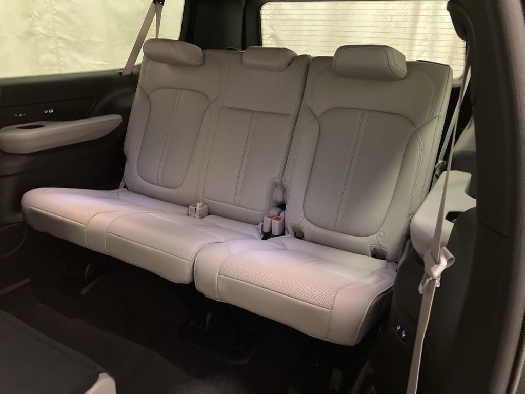 New 2026 Baltic-Gray Metallic Clear-Coat Exterior Paint Jeep  image 13