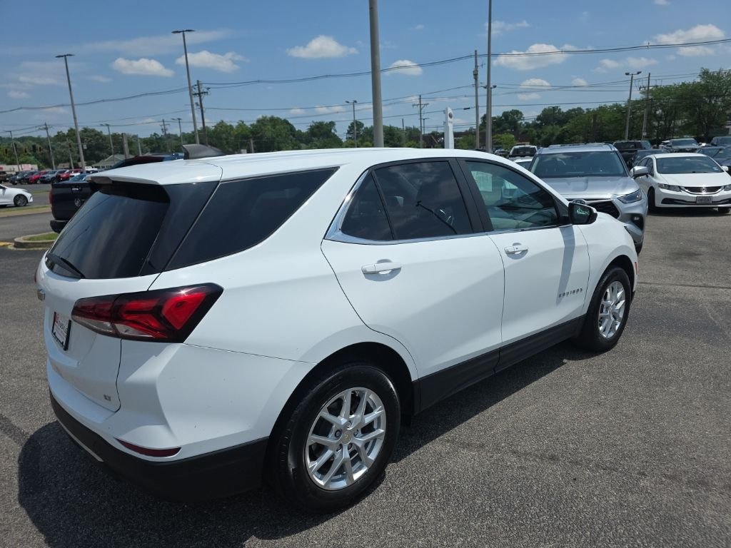 Used 2022 White Chevrolet LT image 4
