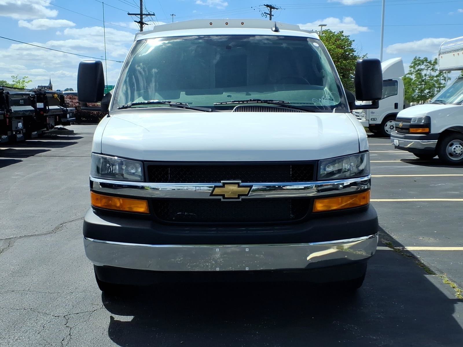 New 2026 Summit White Chevrolet 1WT image 23