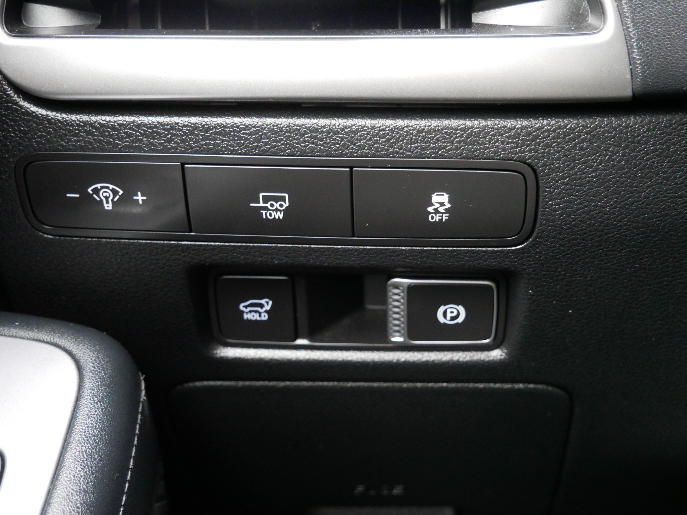 Certified Used 2024 Hyper White Hyundai SEL 7P image 24