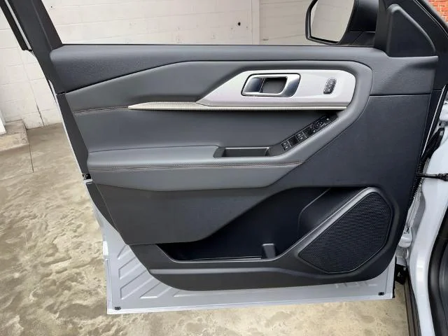 New 2026 Space White Metallic Ford Active image 9