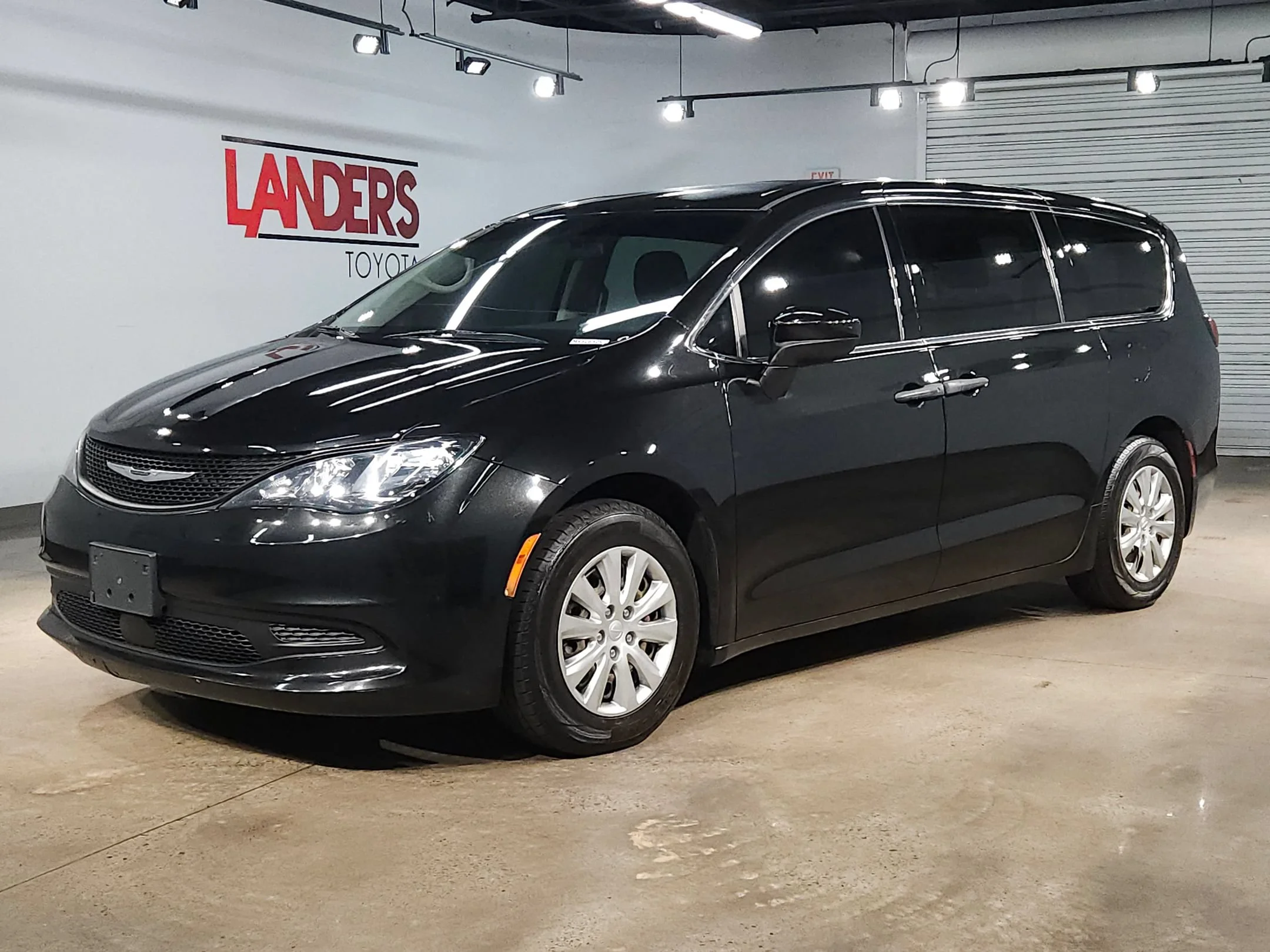 Used 2021 Brilliant Black Crystal Pearlcoat Chrysler L image 3