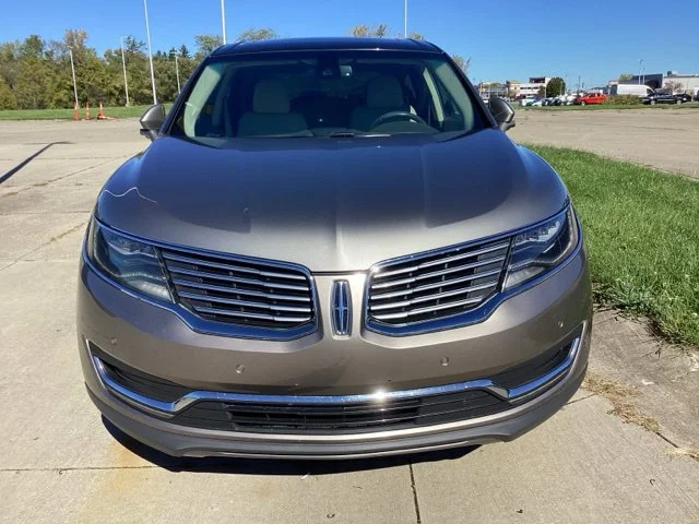 Used 2016  Lincoln Reserve image 3