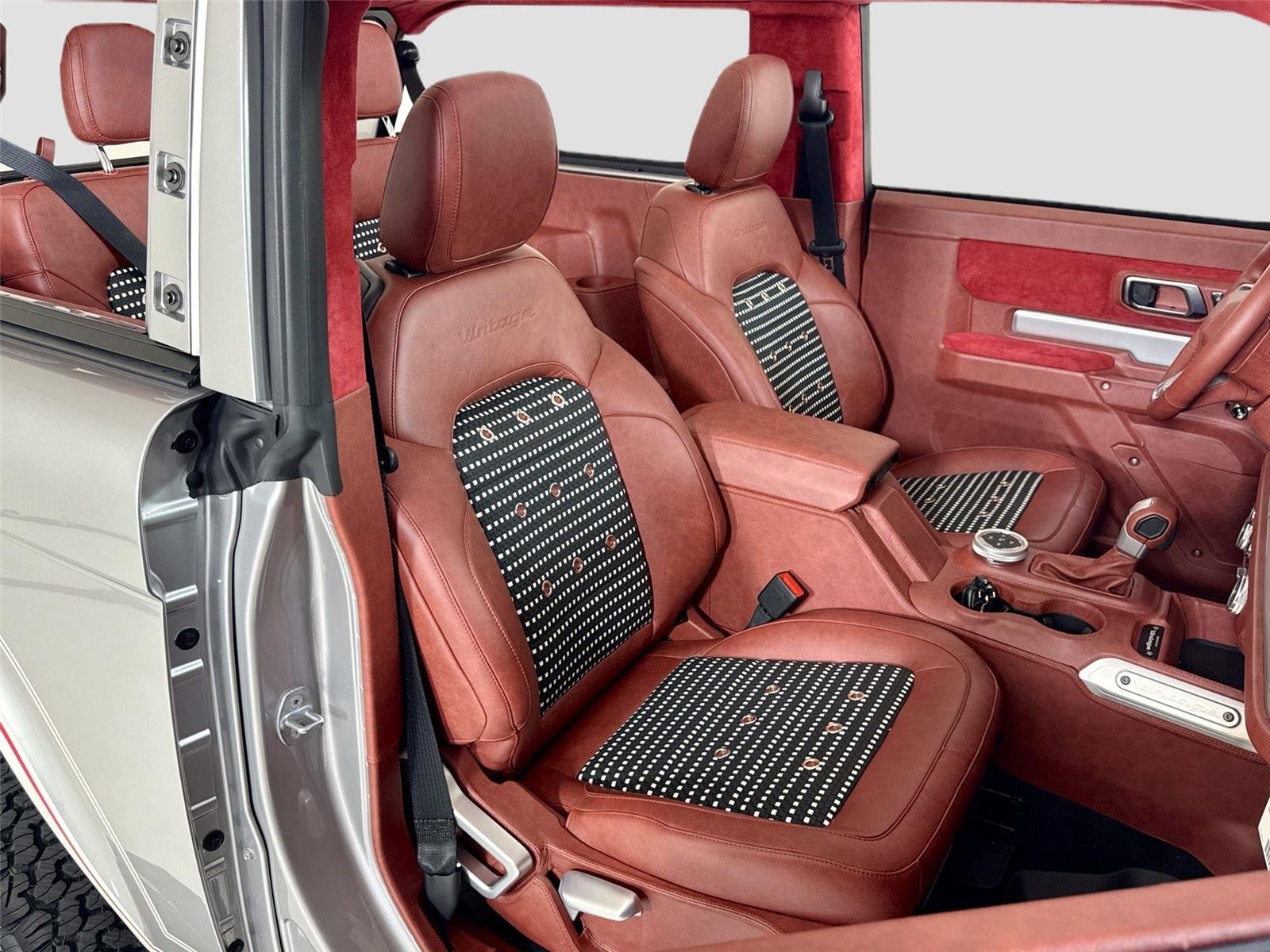 Used 2025 GT Silver Vintage Modern Twin-Turbo w/ Full Bespoke Interior image 29