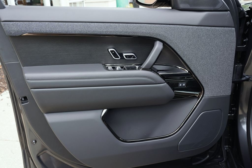 New 2026 Carpathian Grey Land Rover Dynamic SE image 10