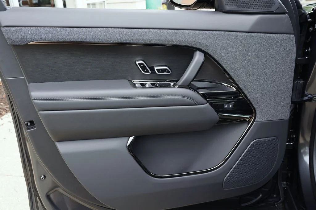 New 2026 Carpathian Grey Land Rover Dynamic SE image 10
