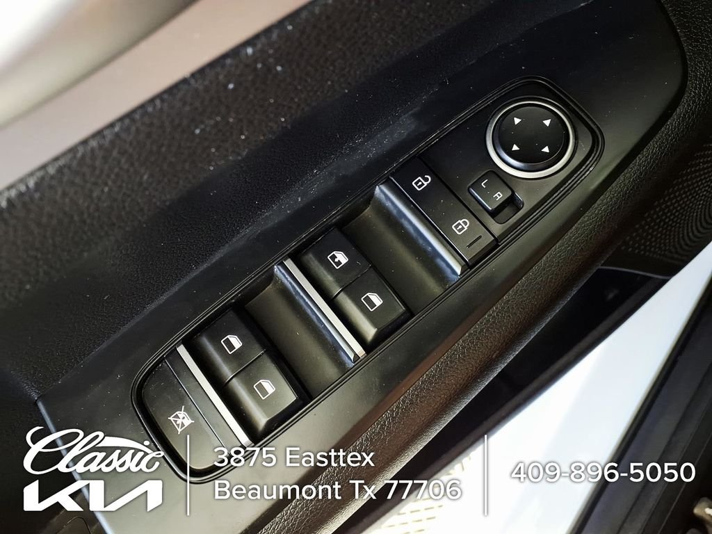 Used 2023 White Kia LXS image 25