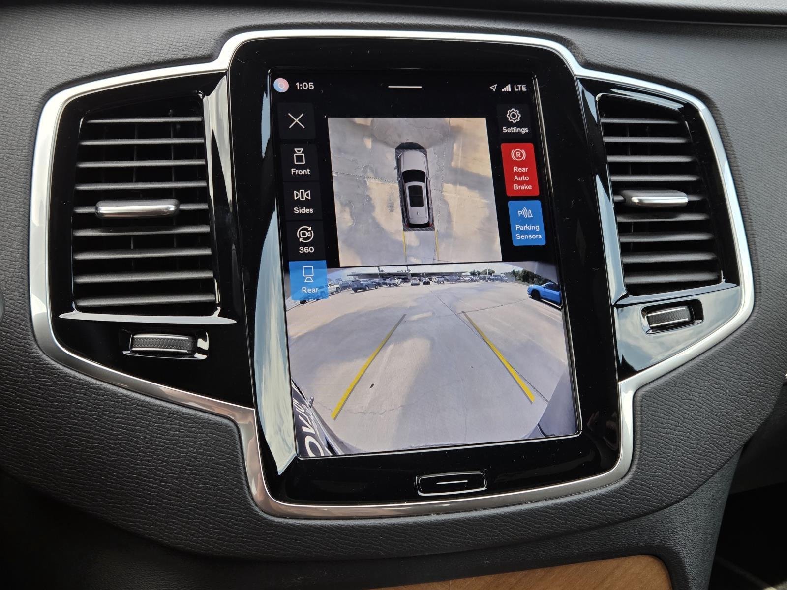 Used 2024 Onyx Black Metallic Volvo Plus Bright Theme image 25