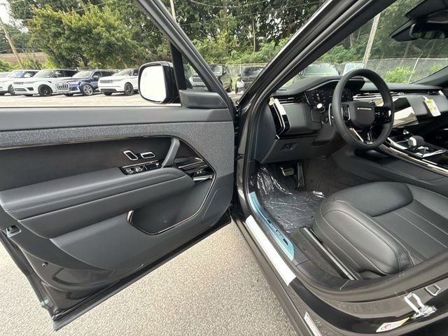 New 2026 Carpathian Grey Land Rover Dynamic SE image 11