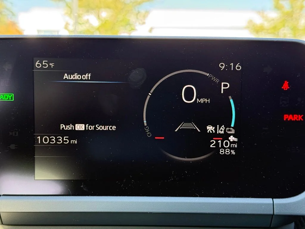 Used 2025  Toyota XLE image 10