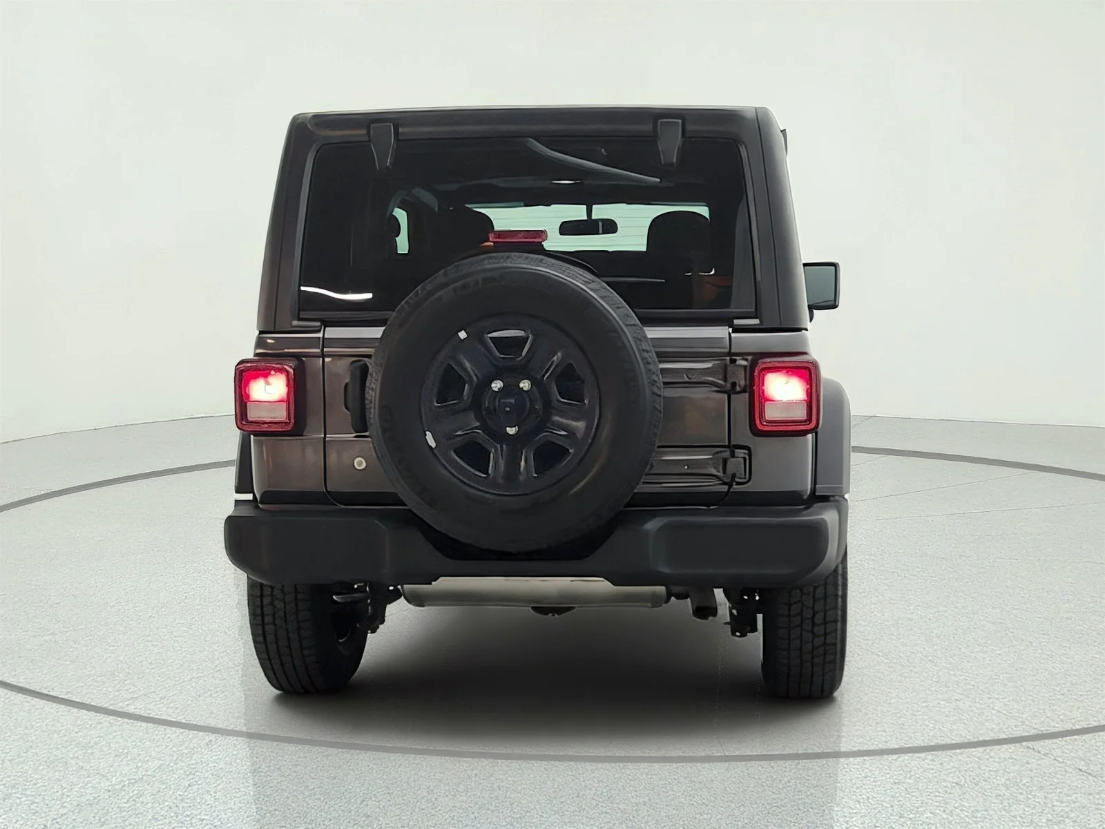 Used 2018 Granite Crystal Metallic Clearcoat Jeep Sport image 6
