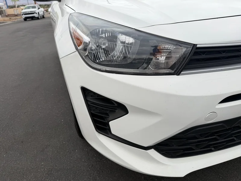Used 2022 Clear White Kia LX image 27
