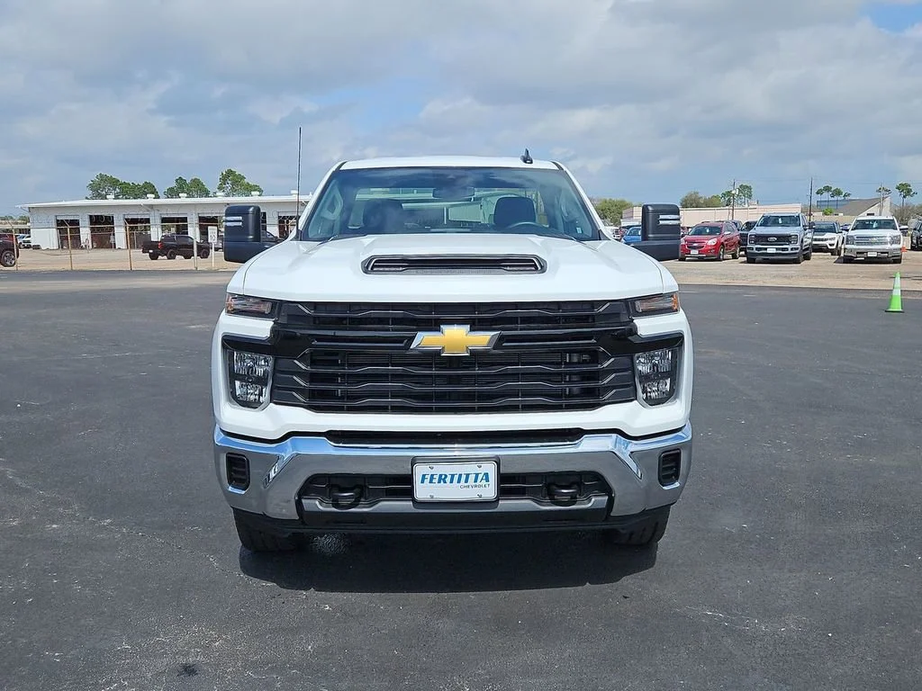 New 2026 Summit White Chevrolet WT image 21