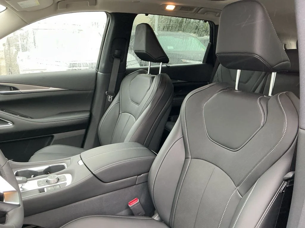 New 2026 MINERAL BLACK INFINITI Luxe FWD image 21