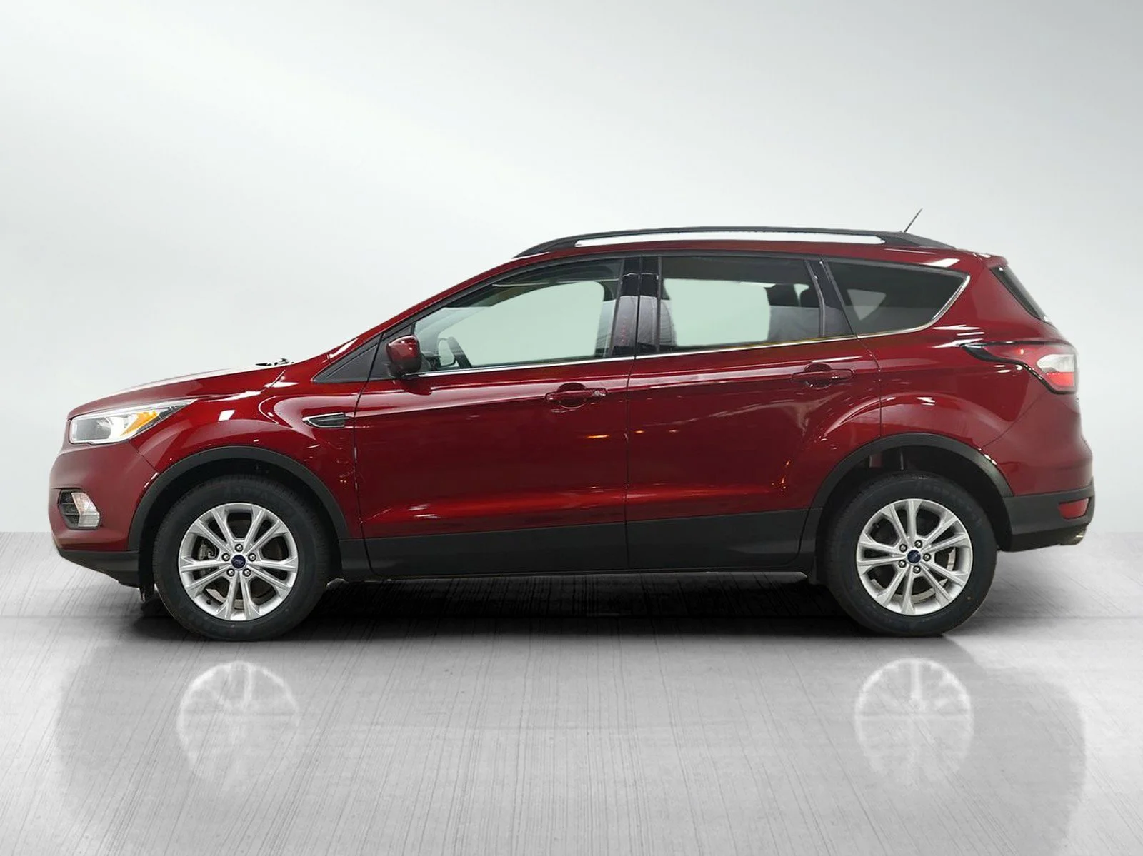 Used 2018 Ford Escape SE with VIN 1FMCU9GD6JUA23562 for sale in White Bear Lake, Minnesota