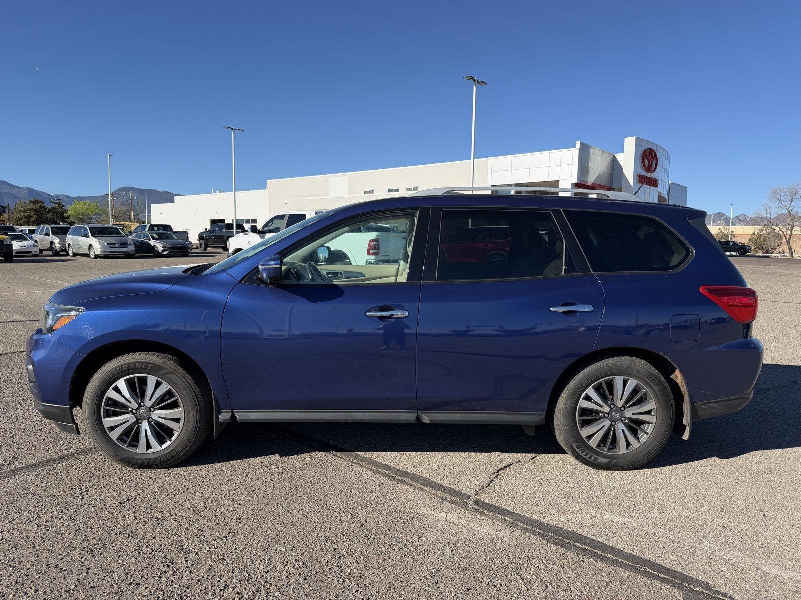 Used 2017 Nissan Pathfinder SL with VIN 5N1DR2MM6HC661098 for sale in Sierra Vista, AZ