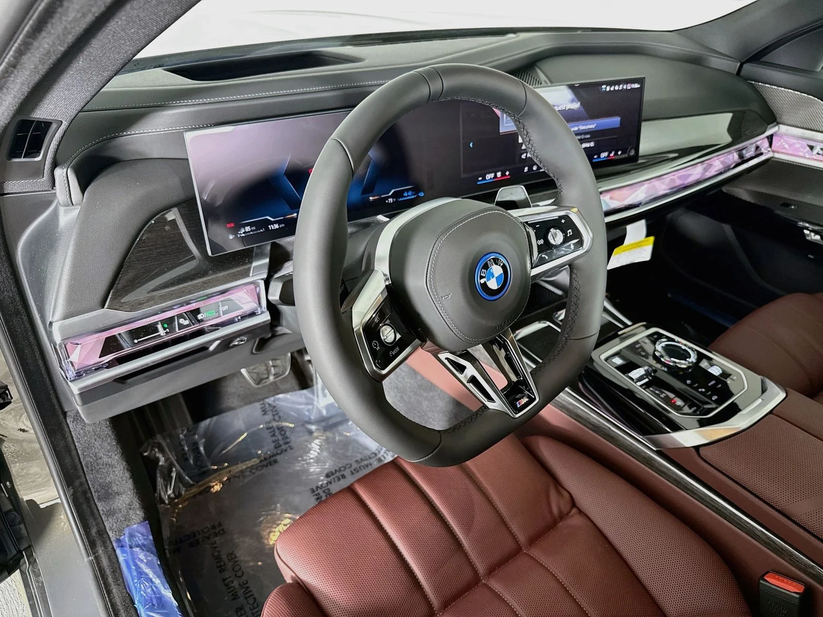 New 2026 Dravit Grey Metallic BMW 750e xDrive image 9