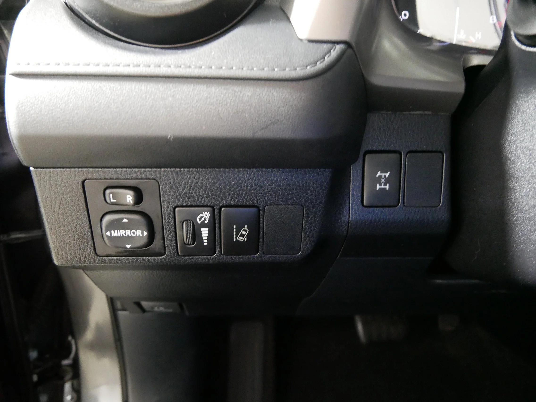 Used 2018 Magnetic Gray Metallic Toyota LE image 26