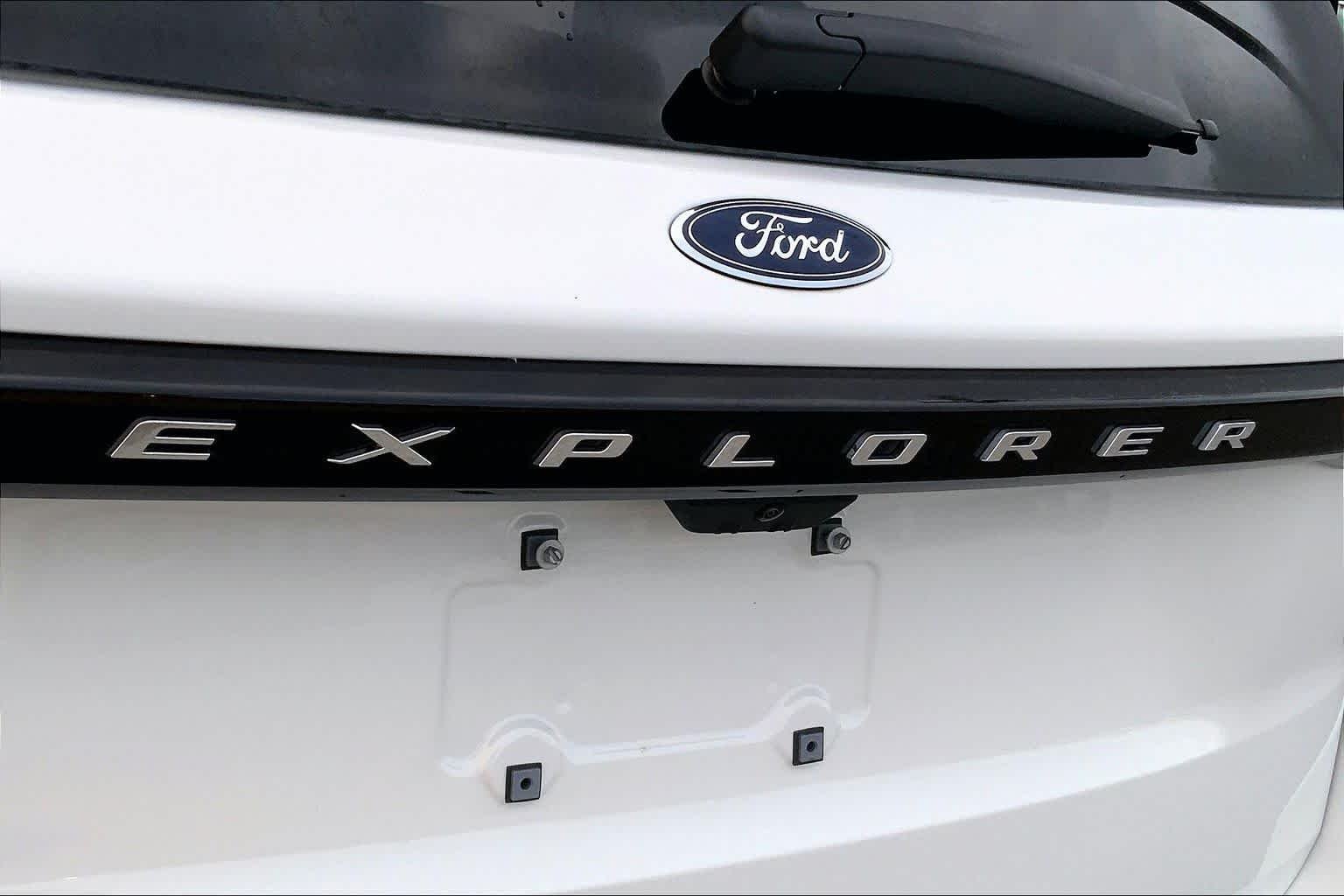 Used 2025 Star White Metallic Tri-Coat Ford Active image 10