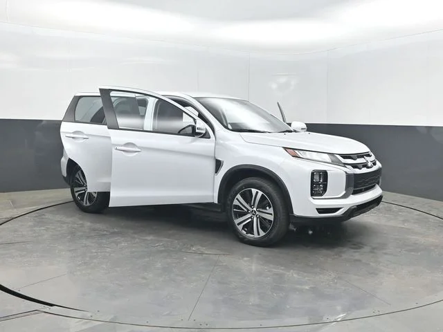 New 2026 White Mitsubishi 2.0 SE image 38