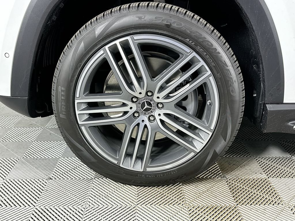 New 2026 MANUFAKTUR Moonlight White Metallic Mercedes-Benz GLS 450 image 34