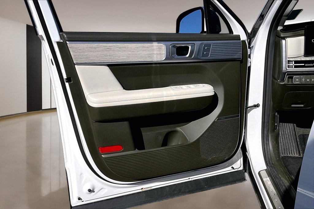 Used 2025 White Hyundai Calligraphy image 18