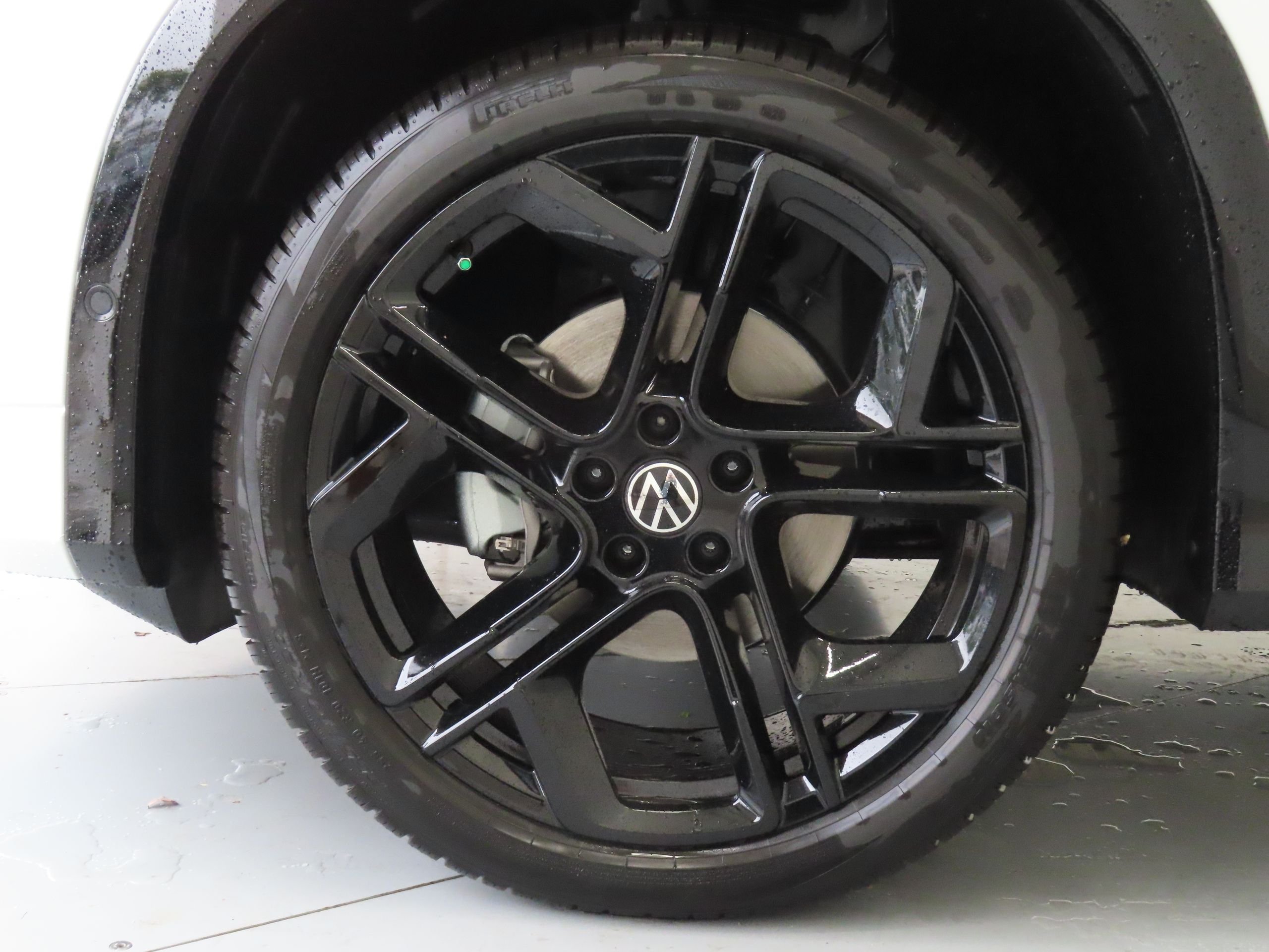 New 2026 White Volkswagen 2.0T SE R-Line Black image 27