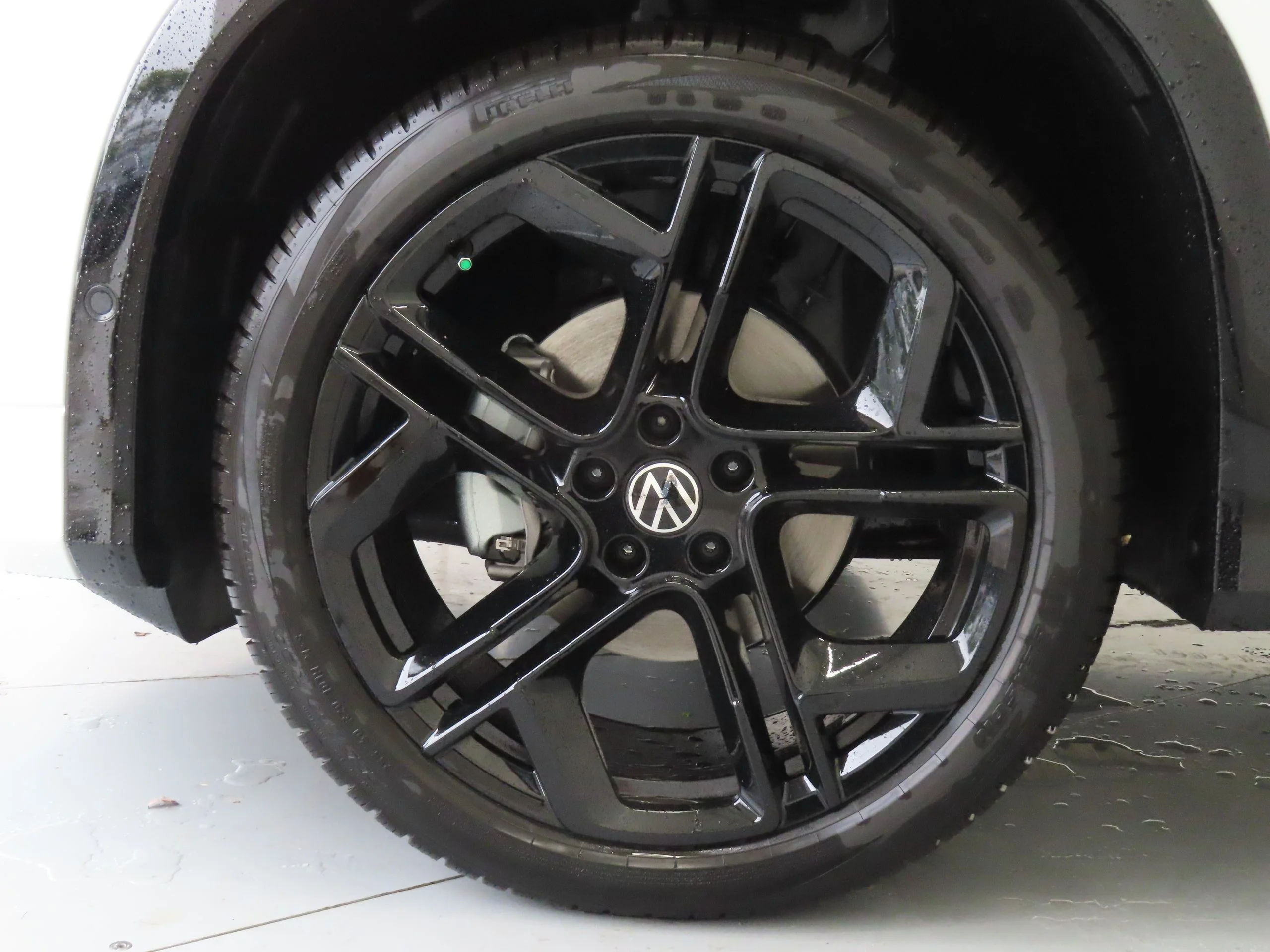 New 2026 White Volkswagen 2.0T SE R-Line Black image 27