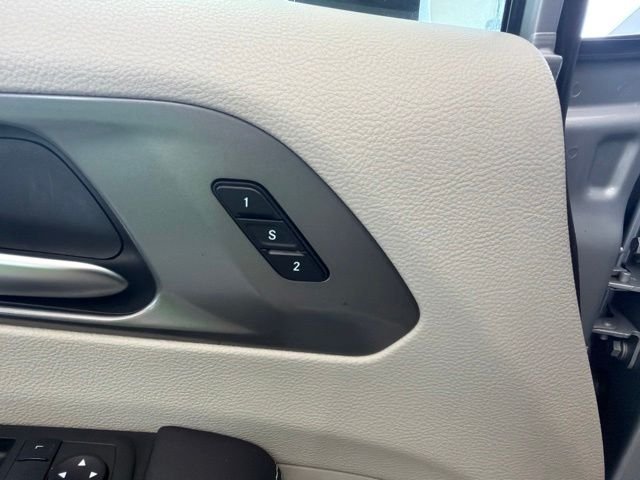 Used 2023 Silver Mist Clearcoat Chrysler  image 18