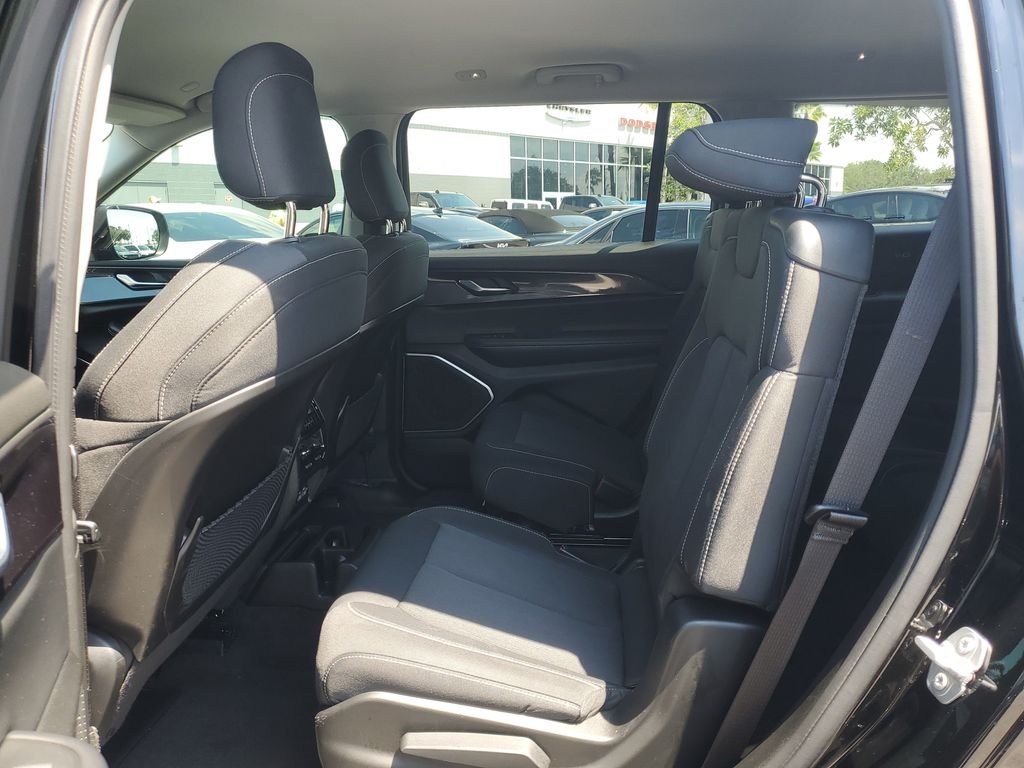 Used 2021 Black Jeep Laredo image 9