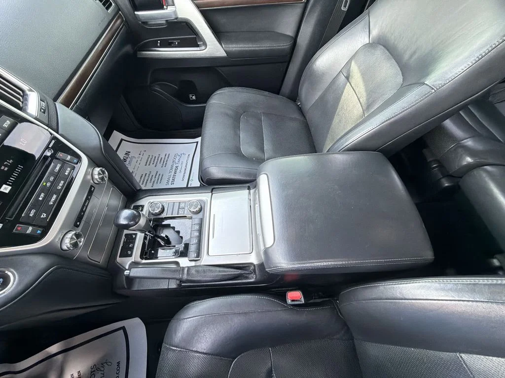 Used 2016 Black Toyota Base image 27