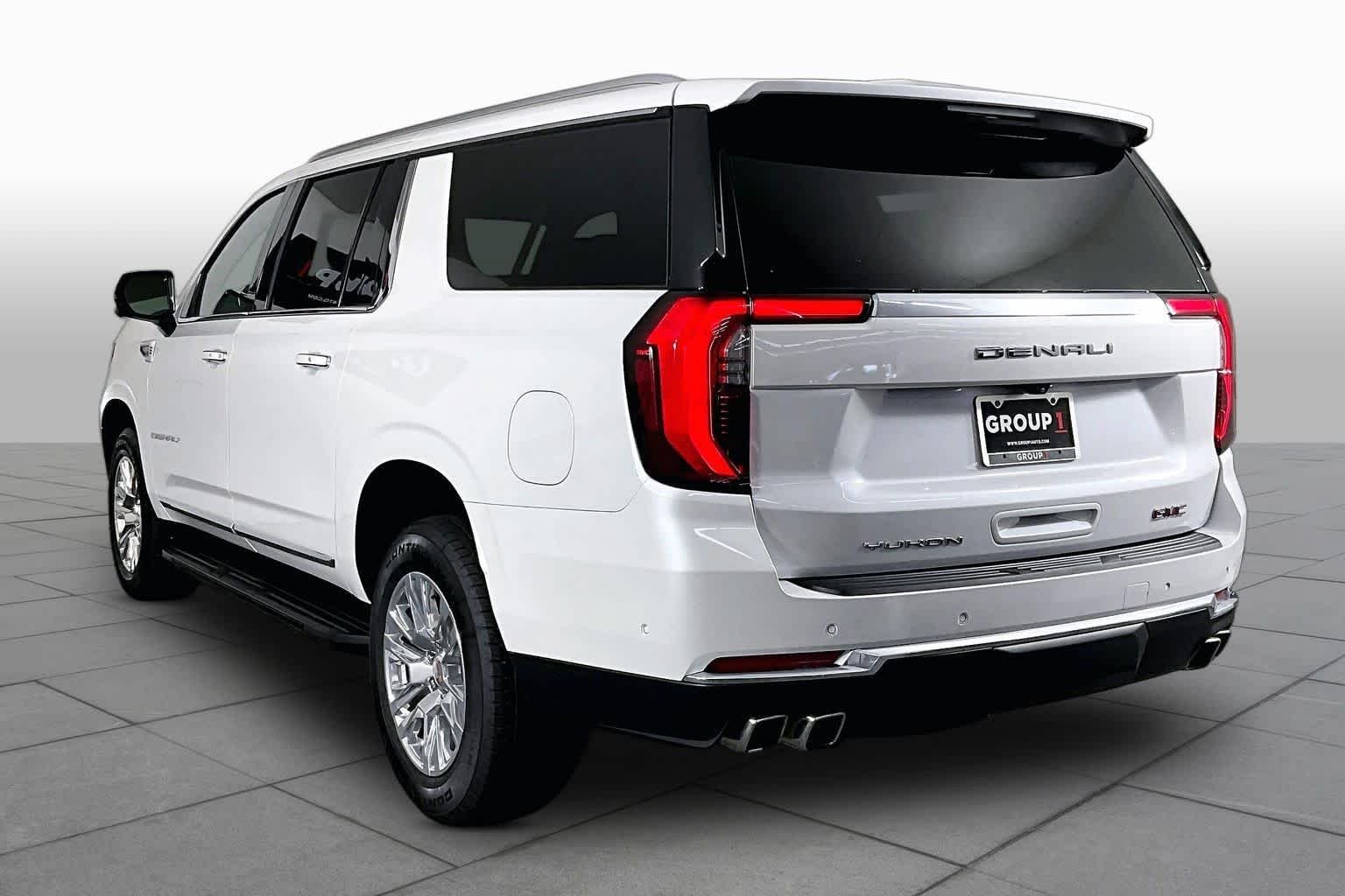 Used 2025 White Frost Tricoat GMC Denali image 12