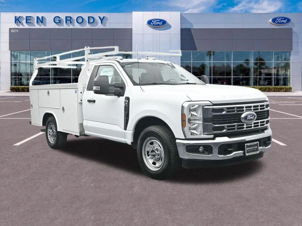 2025 Ford F-350 Super Duty Chassis Cab