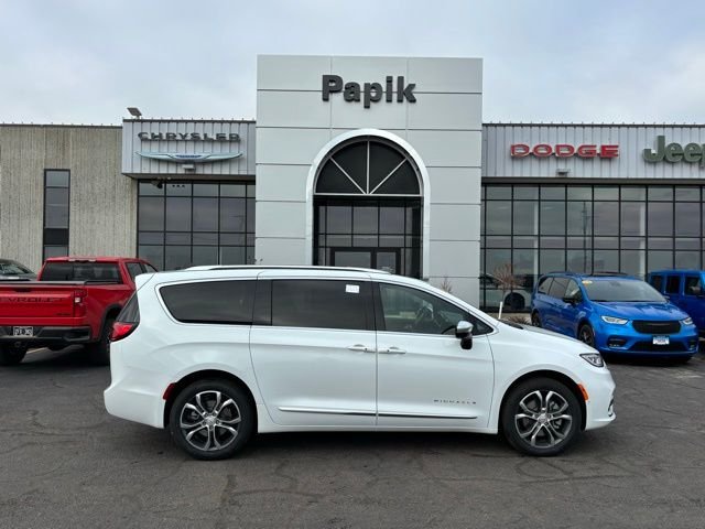 2026 Chrysler Pacifica Pinnacle AWD's photo
