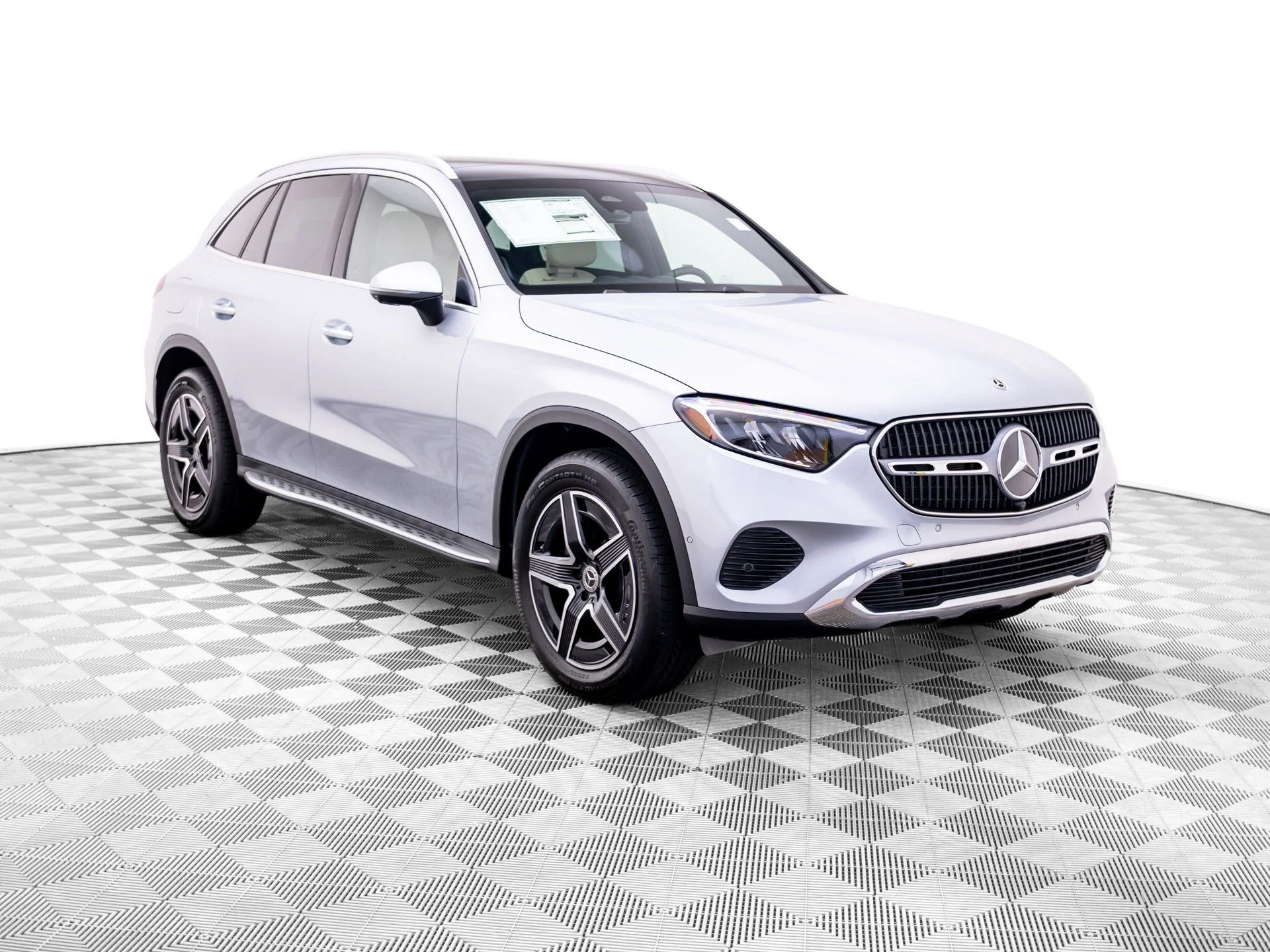 New 2027 Silver Mercedes-Benz GLC 300 image 7